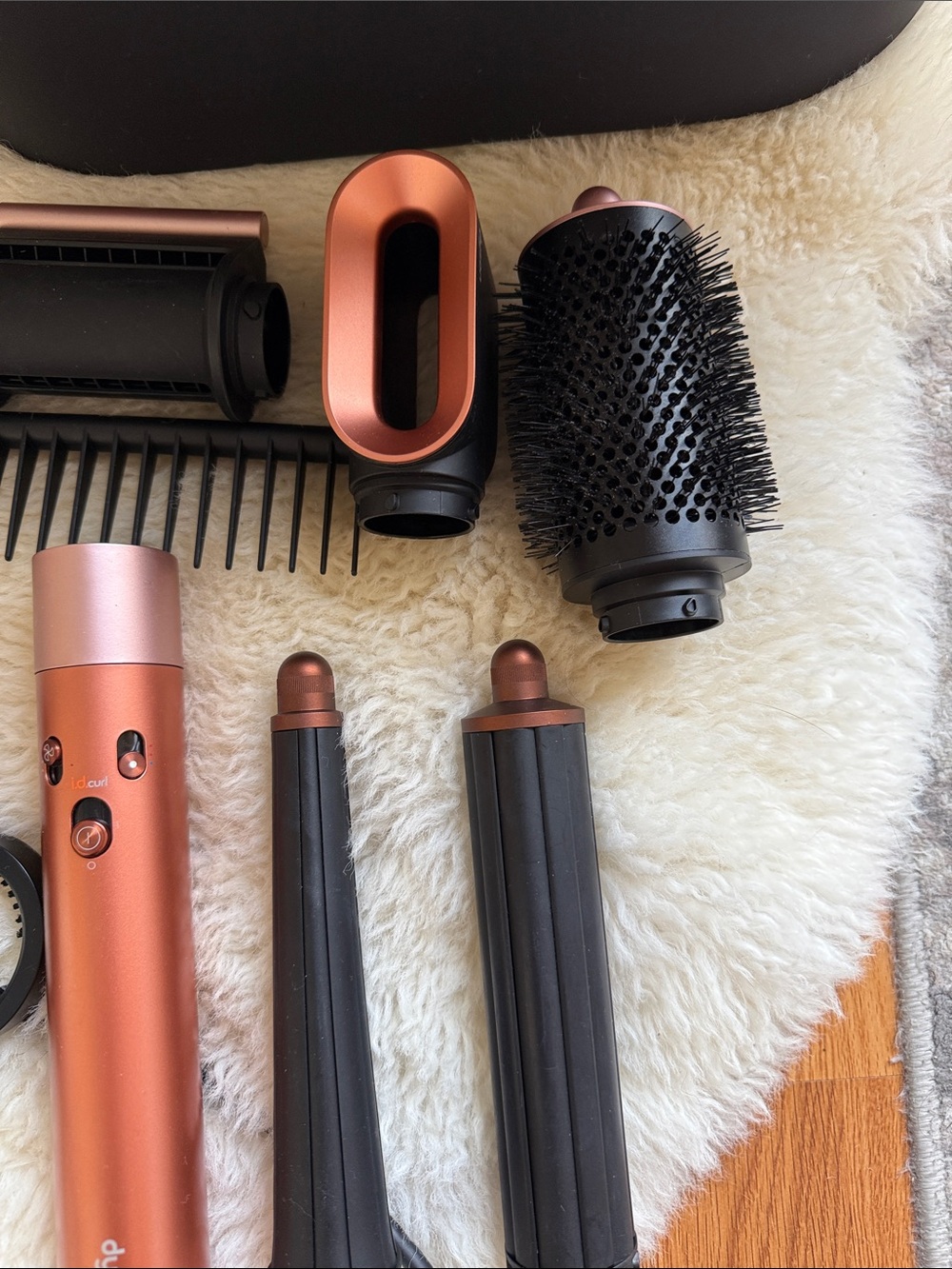 Dyson Airwrap i.d. Multi-styler and Dryer for Straight + Wavy Hair - Amber Silk - Picture 4 of 14
